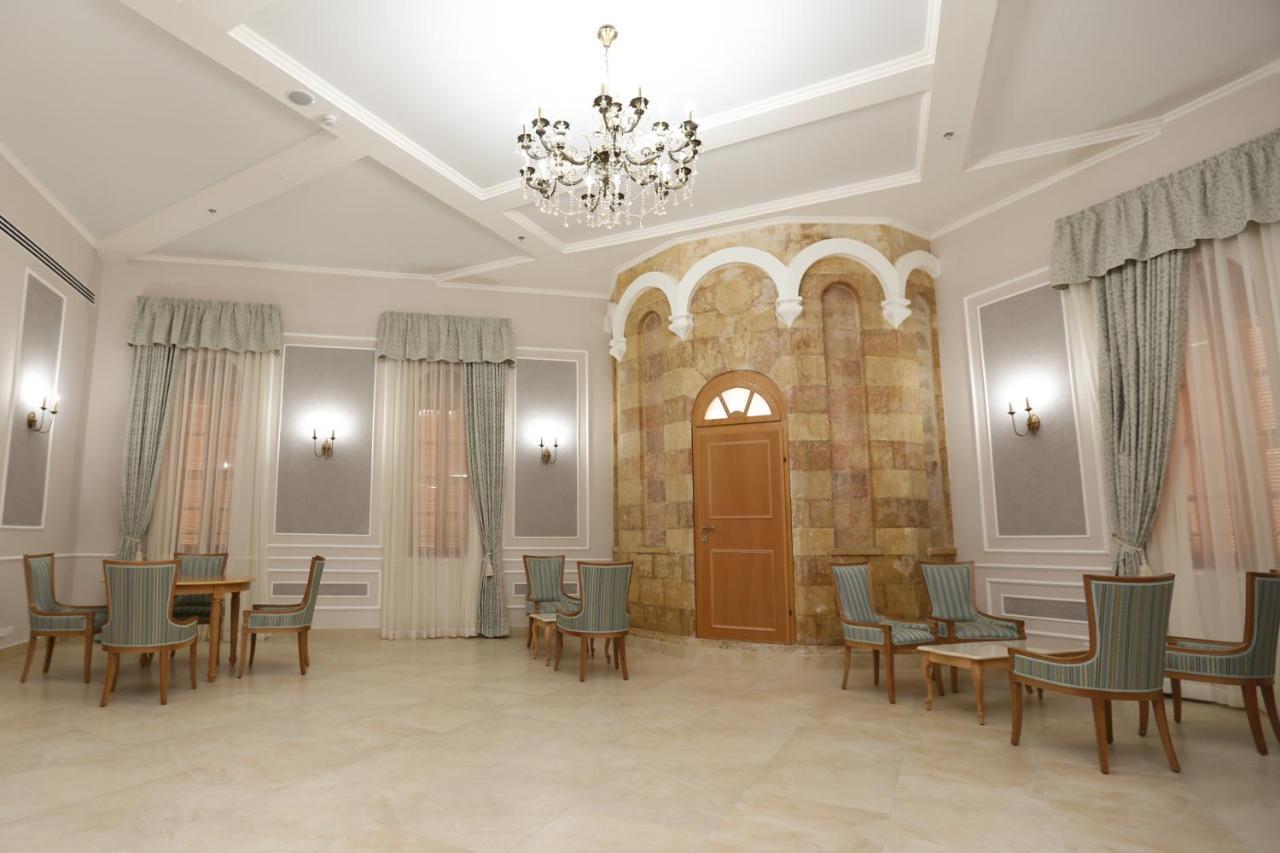 Sergei Palace מלון