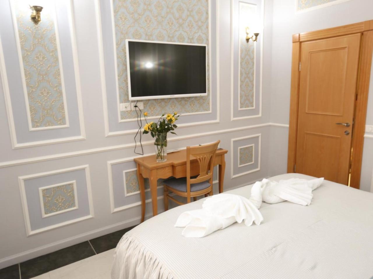 Sergei Palace מלון 4*