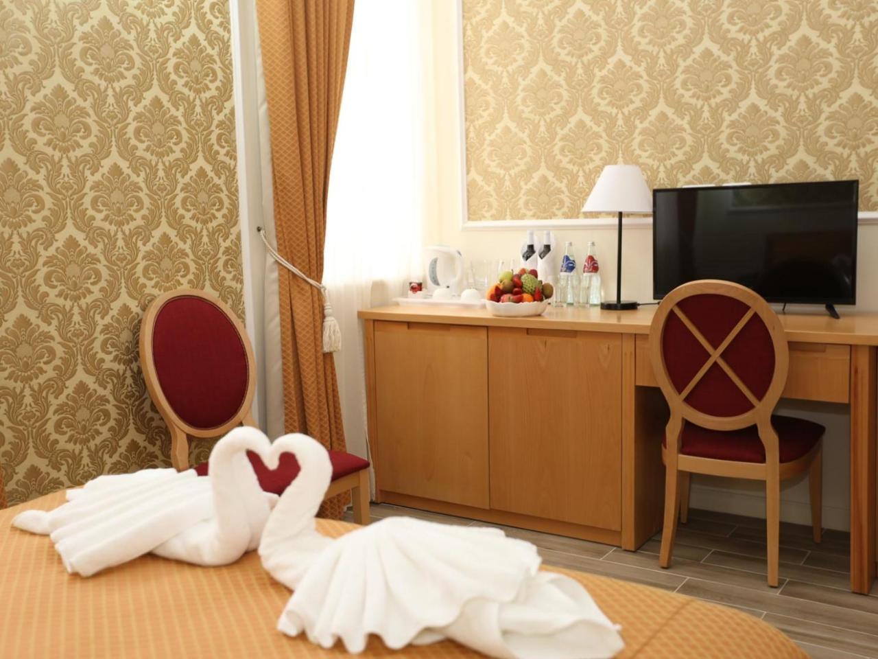 מלון Sergei Palace 4*
