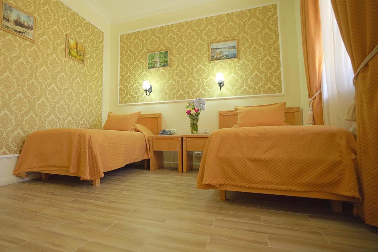 מלון Sergei Palace 4*